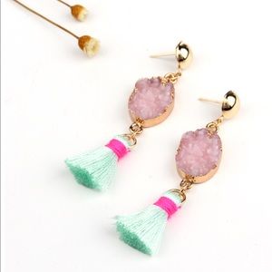 💎Small Anthro Tassles Earings With Pink Stone